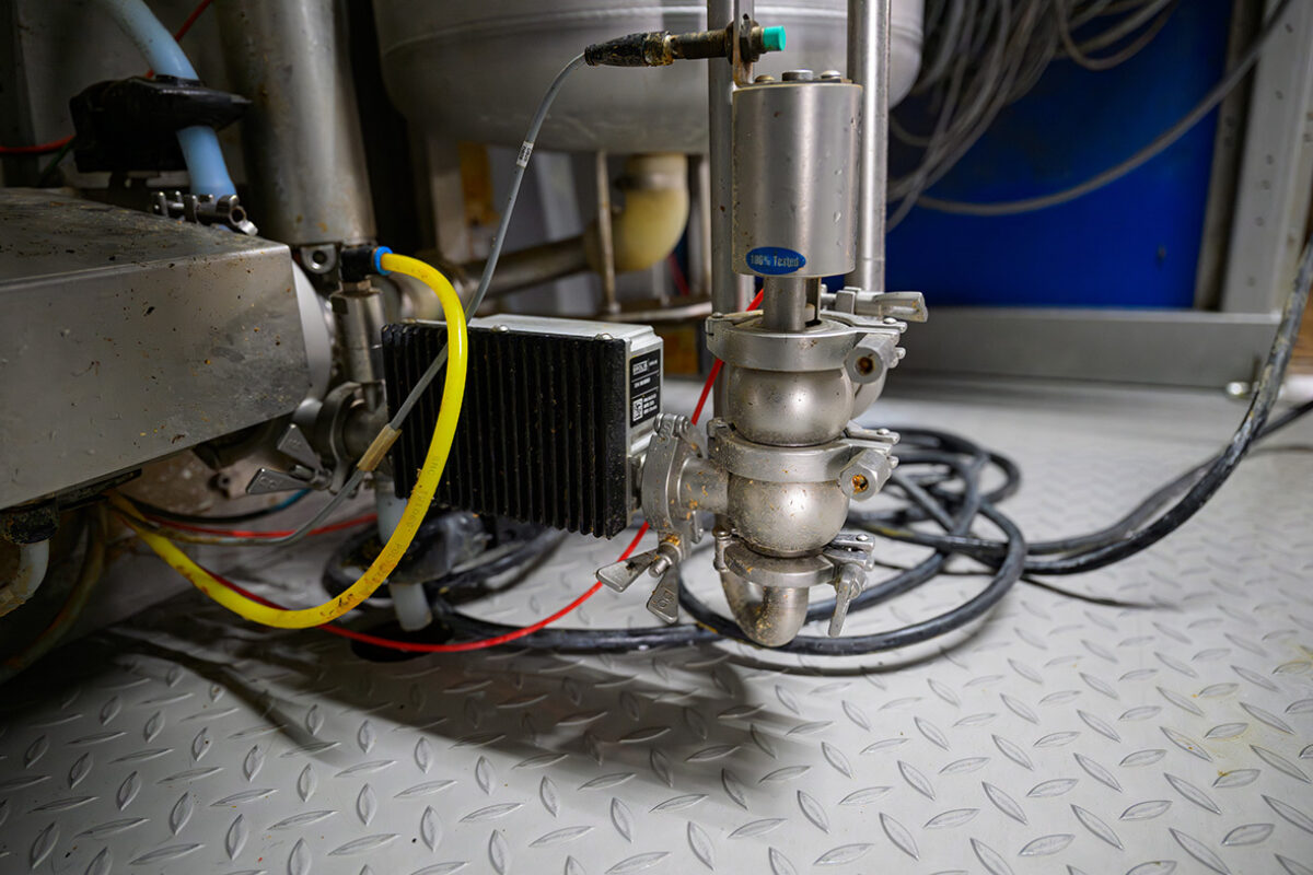 De MilkGenius In-Line Milk Analyzer meet vet, eiwit en lactose