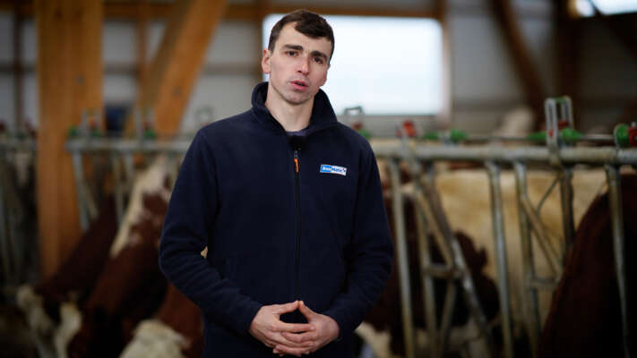 Comment Hugo Bernard, éleveur de Haute-Loire, a gagné en efficacité grâce au robot BVS